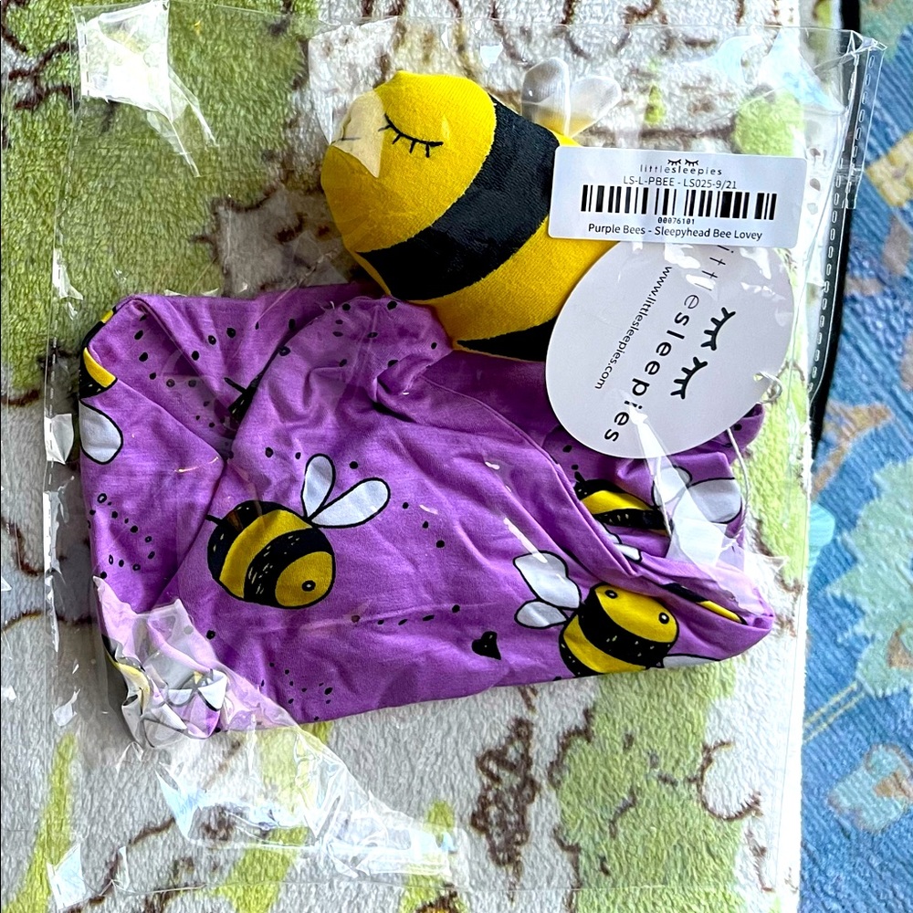 Little sleepies bee lovey 🐝